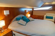 {I} Owner's cabin Tiara Yachts 5800 Sovran
