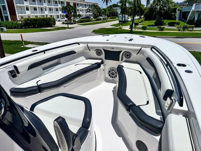  Tidewater 256 Adventurer