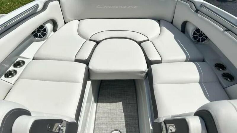  Crownline E290 XS