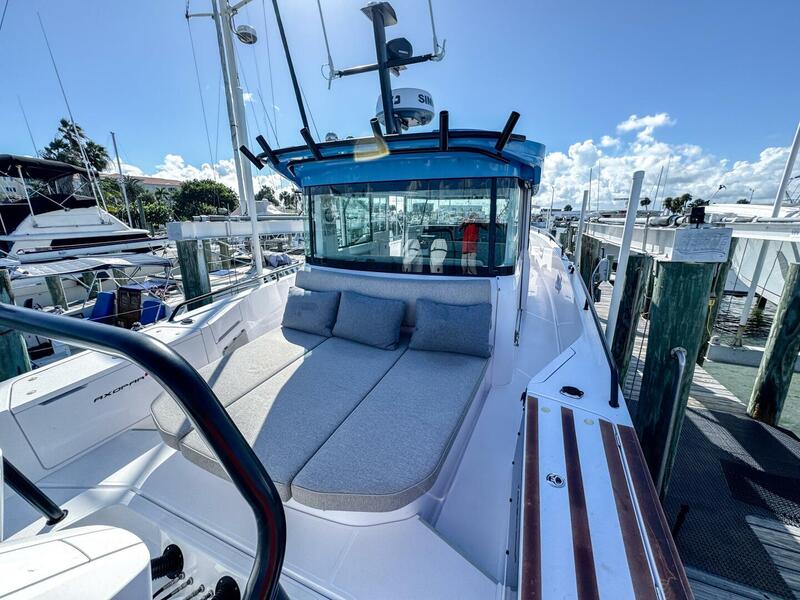  Axopar 37 Cross Cabin