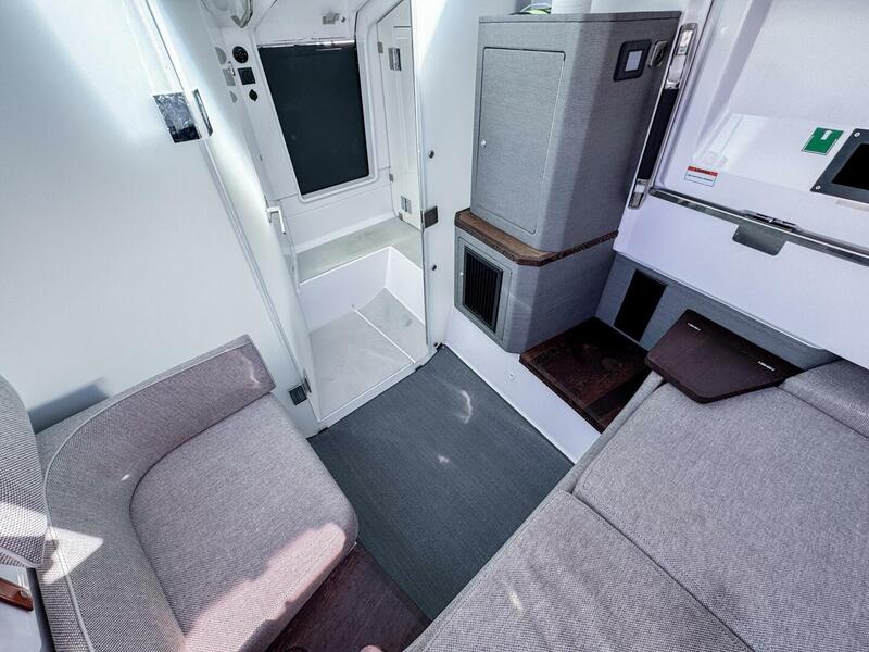  Axopar 37 Cross Cabin