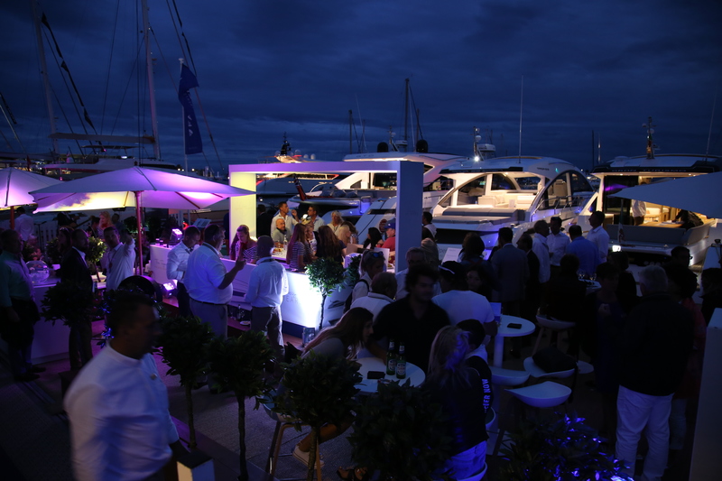 Cannes Yachting Festival by night After dark att Cannes Yachting Festival