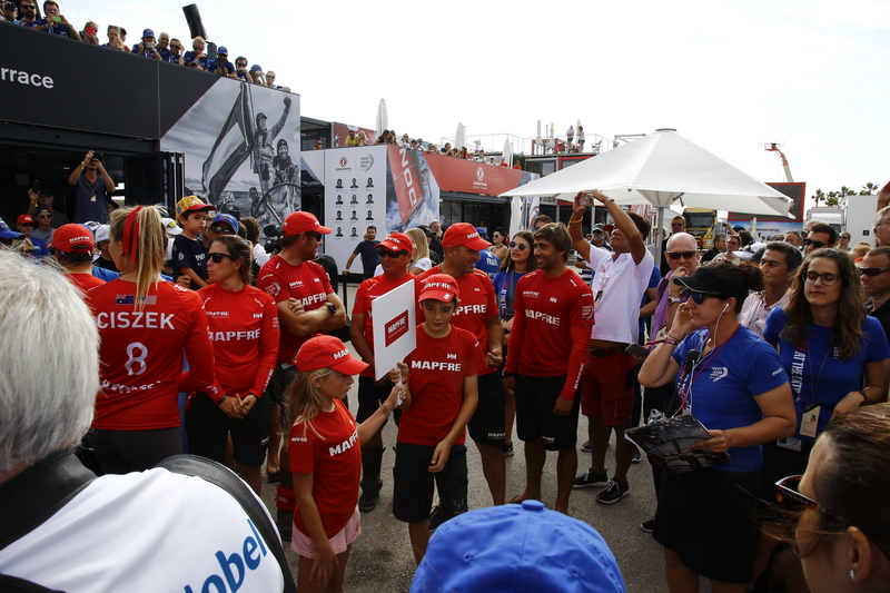 Sailors terass Sailors meet upp before take off. Volvo Ocean Race 2017-18