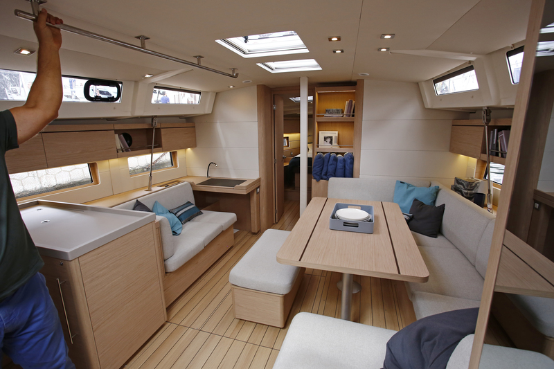 Saloon Beneteau Oceanis 46.1